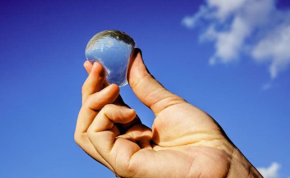 לשתות מבועה: הכירו את בקבוקי המים של העתיד