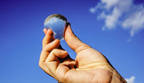 לשתות מבועה: הכירו את בקבוקי המים של העתיד