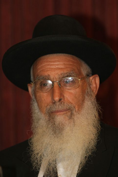 הרב אריאל: "יום העצמאות הוא לא יום רק של מנגל"