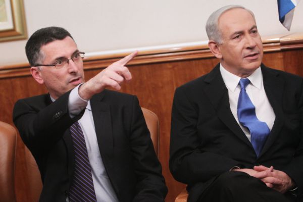 סקר: לפיד במספר שיא של מנדטים, בנט רק רביעי