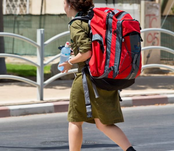 הרב שמואל אליהו: גיוס בנות לצה"ל – חילול השם