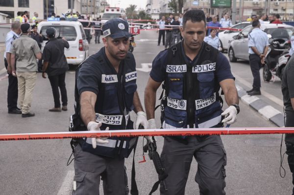 פלסטיני דקר ארבעה אזרחים בתל אביב ונעצר