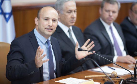 בנט תומך בנתניהו: "אנחנו לא היינו עושים את זה"