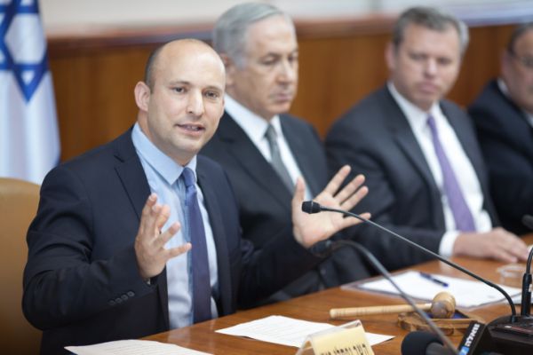 בנט תומך בנתניהו: "אנחנו לא היינו עושים את זה"