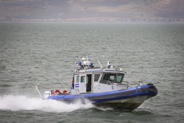 זוועה בכנרת • לעיני חבריו: נפל מהסירה ורגליו נקטעו
