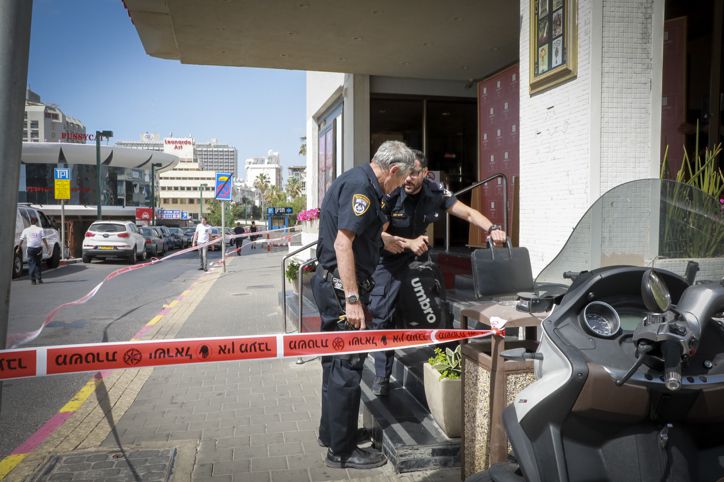 הדקירה והנטרול: צפו בתיעוד הפיגוע בתל אביב