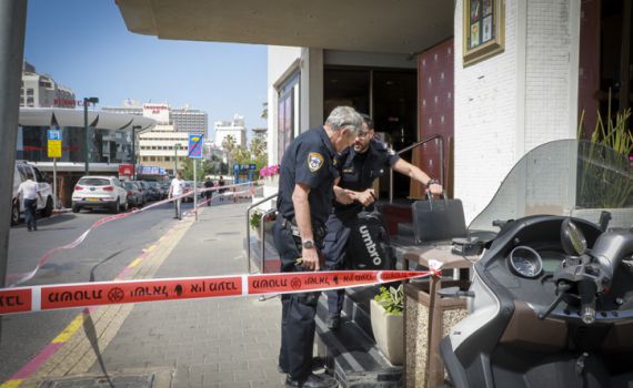 הדקירה והנטרול: צפו בתיעוד הפיגוע בתל אביב