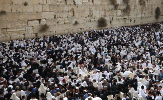 עשרות אלפים במעמד ברכת הכהנים בכותל המערבי