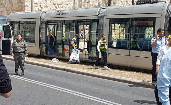 בת 25 נרצחה בפיגוע דקירה ברכבת הקלה בירושלים