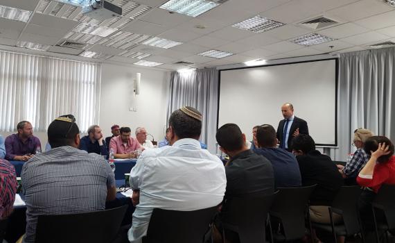 כנס ראשי הסניפים של בנט נערך בניגוד לחוק