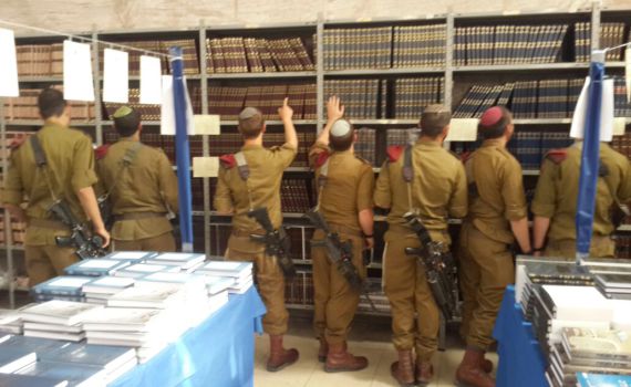 הצלחה גדולה ליריד הספרים של מוסד הרב קוק