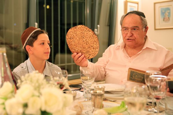 הלכות פסח תשע"ז לפי מנהגי הספרדים והאשכנזים