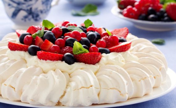 המנצחת של האביב: מתכון לפבלובה מרשימה לשבת