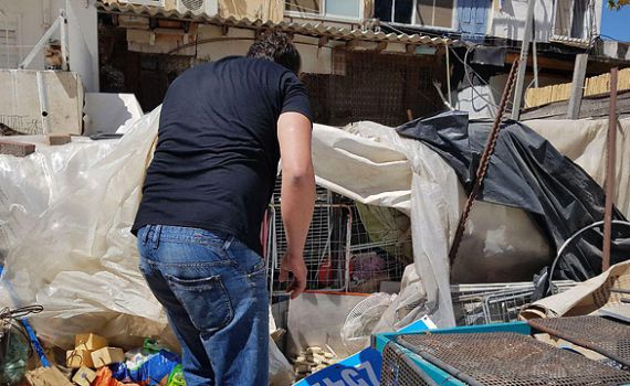 זוועה בחדרה: הורים כלאו נער בן 14 כל חייו