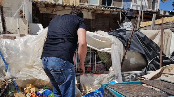 זוועה בחדרה: הורים כלאו נער בן 14 כל חייו