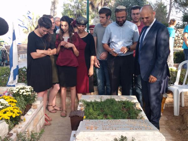 30 לאלחי טהרלב: "דמעות של כאב יורדות לי מהלב"