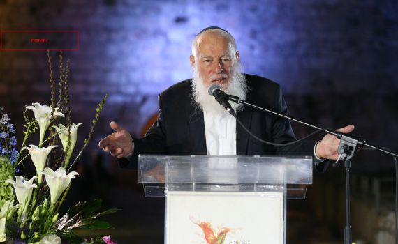 הרב צוקרמן: "מחזק את ידי הרב רפי פרץ"