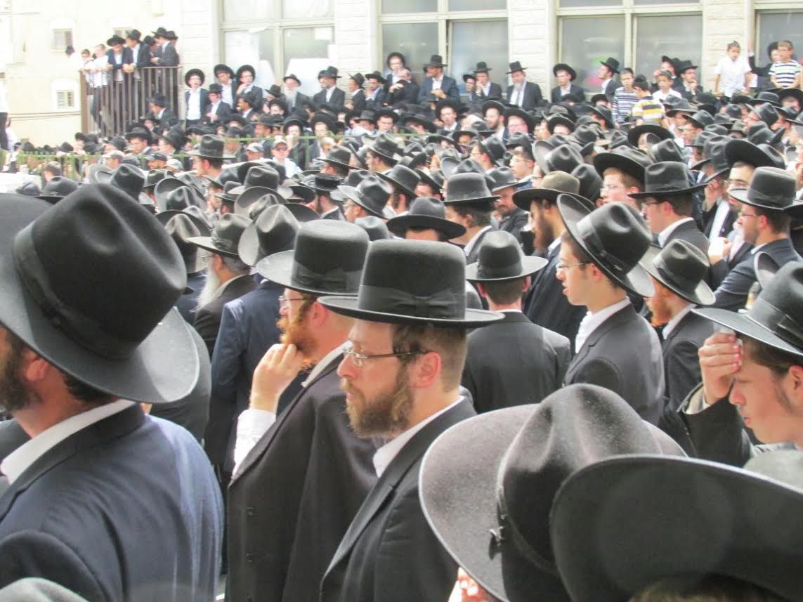 אלפים בהלווית הרב יעקב בורנשטיין בבני ברק