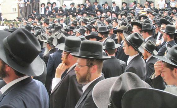 אלפים בהלווית הרב יעקב בורנשטיין בבני ברק