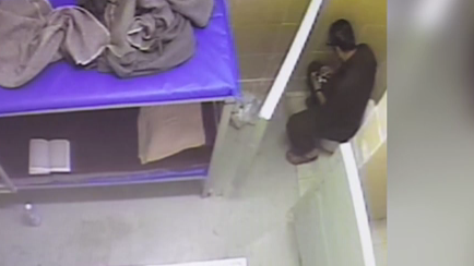 ברגותי נתפס 'על חם' אוכל בשביתת הרעב שארגן