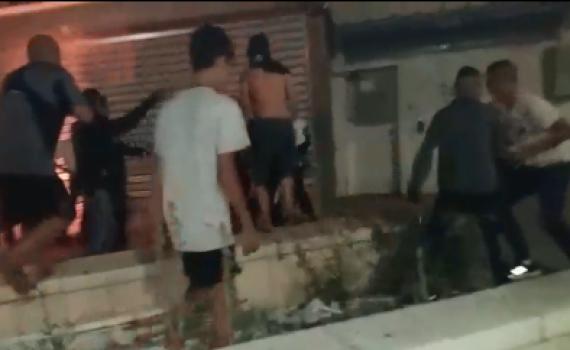 צפו • בגלל מדורה: קטטה המונית בין חרדים לחילונים