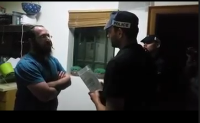 צפו: תושב יצהר נזרק מביתו ב-4:00 לפנות בוקר