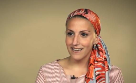 בין מסיבות לשיעורי תורה: התשובה של טלי גלר. צפו