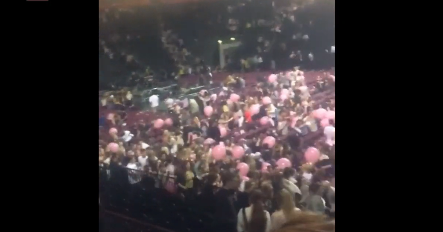 מחבל התפוצץ באמצע הופעה; 22 נרצחו