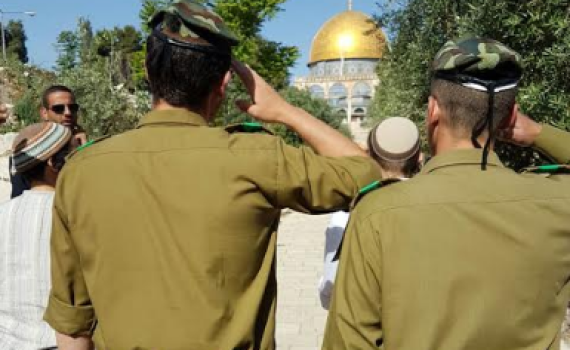 זו עצמאות? חיילים הצדיעו בהר הבית והורחקו