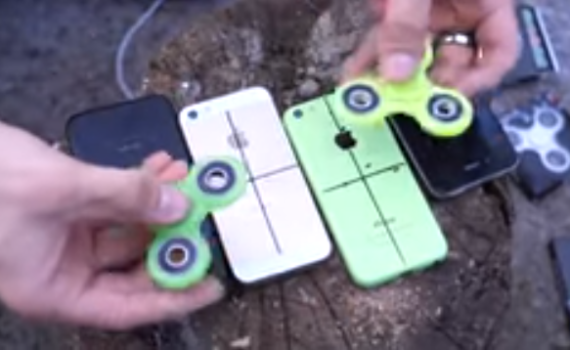 צפו: הפך את האייפונים שלו לספינרים היקרים בעולם