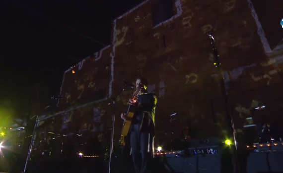 מצמרר: אביתר בנאי בביצוע לזכרו של אחיו מאיר