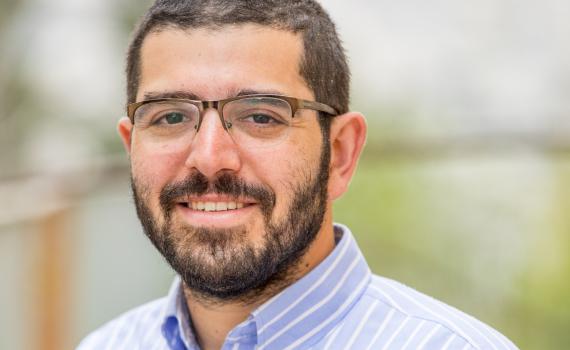 עומדים מבחוץ: קשה לנו להתחבר ליום הזיכרון