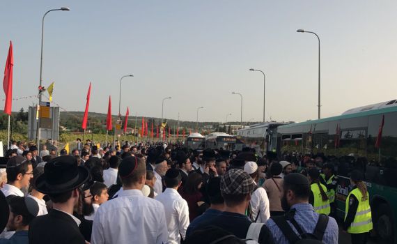אוטובוסים לא הגיעו: עשרות אלפים תקועים במירון