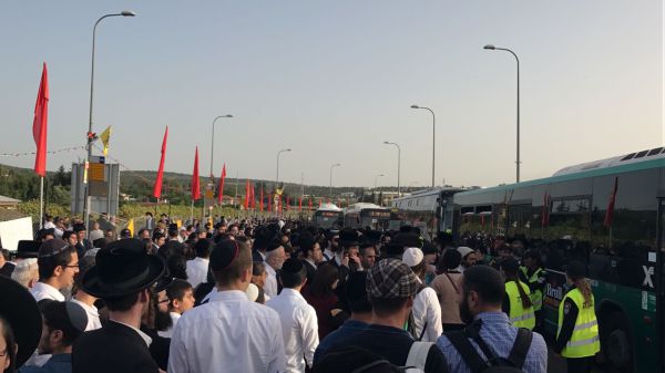 אוטובוסים לא הגיעו: עשרות אלפים תקועים במירון
