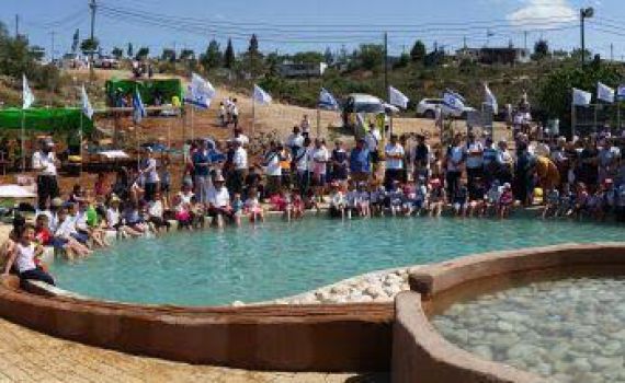 אלפים בחנוכת המעיין על שם 3 הנערים החטופים