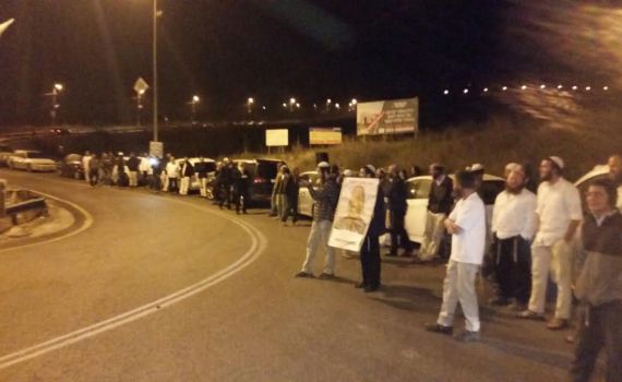 מאות הפגינו למען אלקנה פיקאר