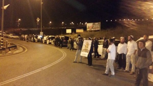 מאות הפגינו למען אלקנה פיקאר