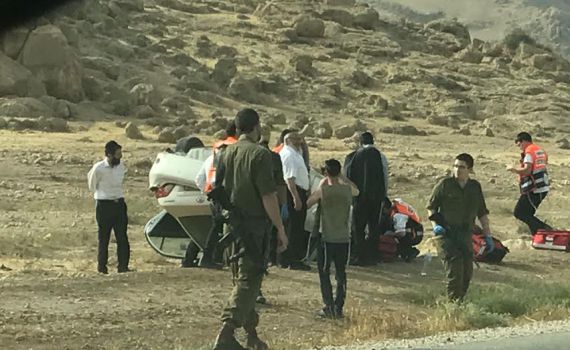 תיעוד • בחזור ממירון: הרכב התהפך- האב וילדיו ניצלו