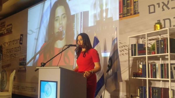 שקד תוקפת: "פוליטיקה במסווה של ניטרליות"