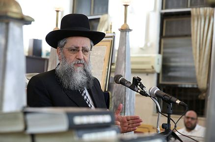 הרב יוסף במתקפה חריגה: "בושה, תלמדו מהחילונים"