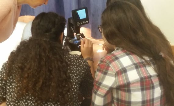 תלמידי התיכון באו להתנסות בלימודי מדעים בהרצוג