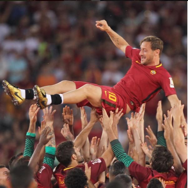 לכתו של הקיסר: טוטי נפרד מקבוצת חייו ותולה את הנעליים