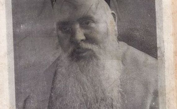 שו"ת: רשע שגר בארץ, עדיף על צדיק הגר בחו"ל