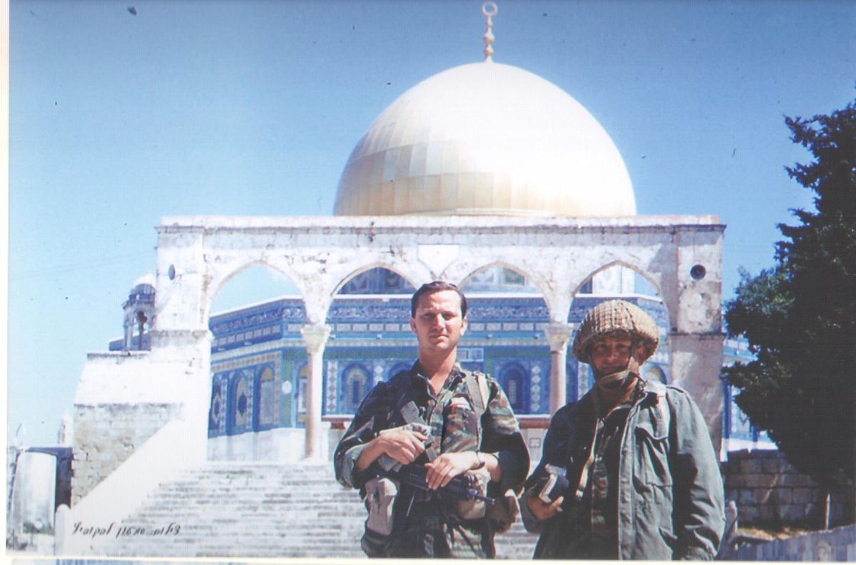 יום ירושלים: תפילת מנחה ראשונה ליד אבן השתייה