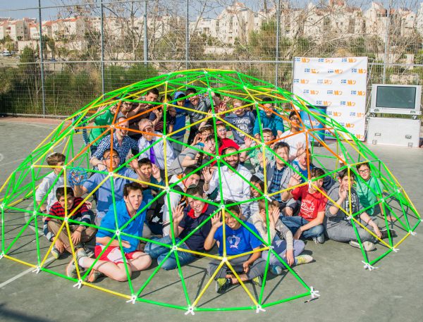 לא רק בכיתה: לומדים מתמטיקה עם הידיים