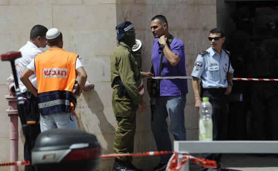 טירת הכרמל: חשוד כבן 50 דקר שוטרים ונורה