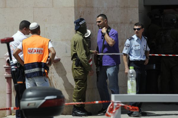 טירת הכרמל: חשוד כבן 50 דקר שוטרים ונורה