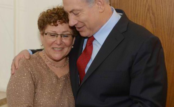 זיכרון לילדים: שני בניה של מרים פרץ בספר ילדים חדש