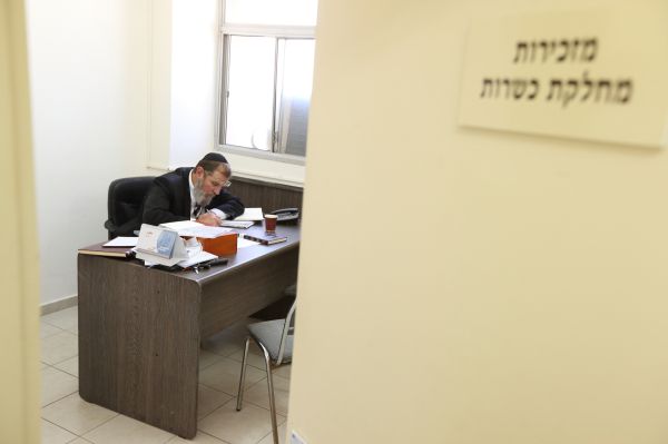 הרב אבינר: אסור להפריט את מערך הכשרות