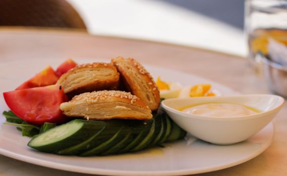 המבקר חושף: זה מה שיש בסלט שלכם